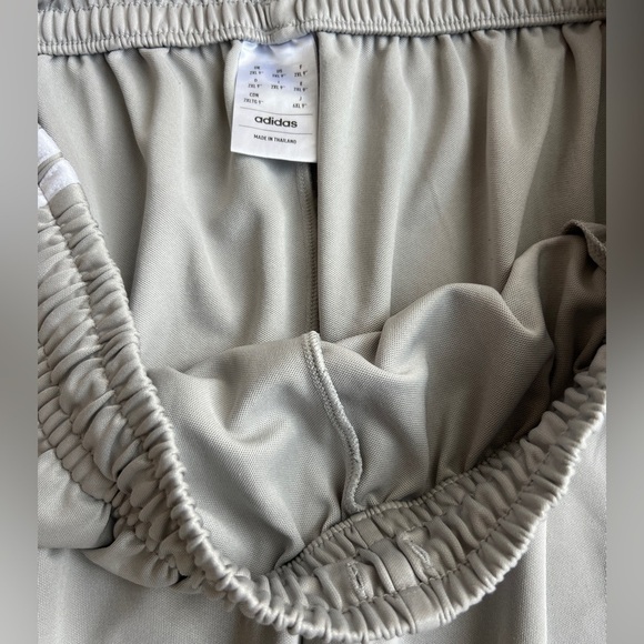 Adidas Men’s 3 Stripes 9” Basketball Shorts Gray Size 2XL - Picture 2 of 3